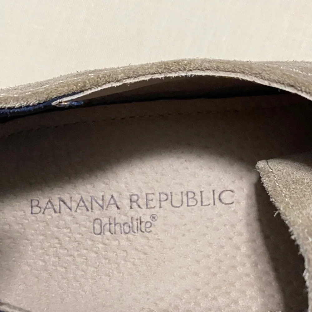 Banana Republic Tan Lace Up Suede Ortholite Derby Shoes in Men’s Size 11.